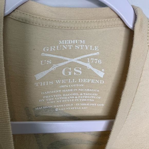 Grunt Style Tan Crewneck American Patriot Graphic Tee Size Medium - Picture 6 of 6